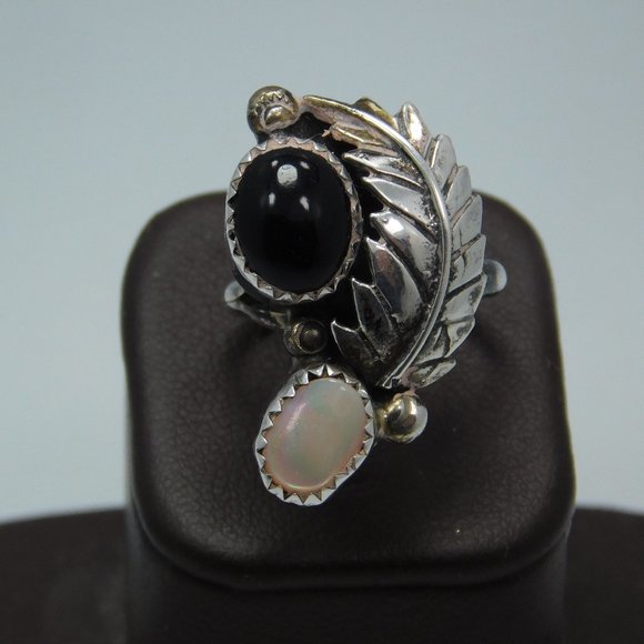 Silver 925 Signed Onyx and Mother of Pearl Ring Size : 6 - Picture 1 of 5